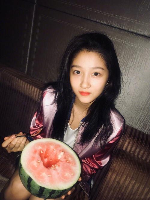 洋洋和姗姗吃瓜,洋洋与姗姗的瓜田奇遇记