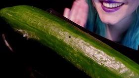 小姐姐吃葡萄瓜,小姐姐的甜蜜食光