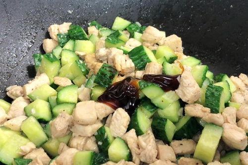 刘大瓜吃鸡肉视频,趣味横生美食瞬间