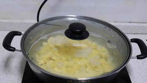 小朋友吃西瓜吃哈密瓜,小朋友西瓜哈密瓜双重美味体验