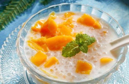 小朋友吃西瓜吃哈密瓜,小朋友西瓜哈密瓜双重美味体验