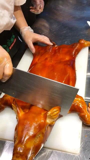 小乳猪吃瓜,小乳猪的夏日瓜果盛宴