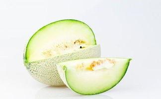 孕妇梦到和老公吃哈密瓜,孕妇老公共享哈密瓜的温馨瞬间