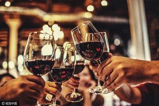 喝酒别吃瓜,健康饮酒新主张