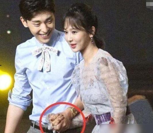 网传热瓜吃瓜群分享,吃瓜群里的热议焦点