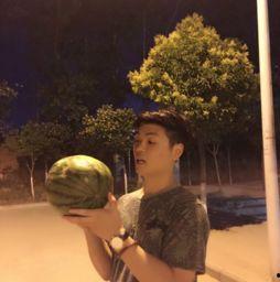 男头像吃瓜看戏,揭秘网络世界的娱乐众生相