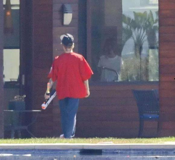 男头像吃瓜看戏,揭秘网络世界的娱乐众生相