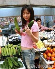 女子砸瓜吃瓜群众,吃瓜群众热议一幕