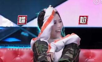 站吃瓜现场路人,路人的围观瞬间